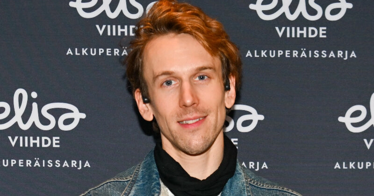 Näyttelijä Miro Lopperi karttaa julkisuutta