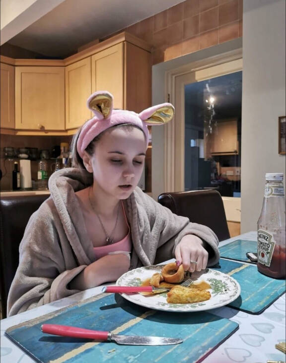 Lucylla oli vaikeuksia syödä ja saada ruokaa pysymään vatsassa.