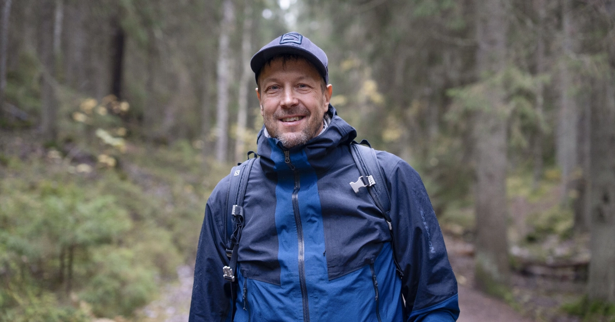 Peltsin toinen luonto: Mikko Peltola ja kuvaaja Juha Korhonen sanailevat Saimaalla