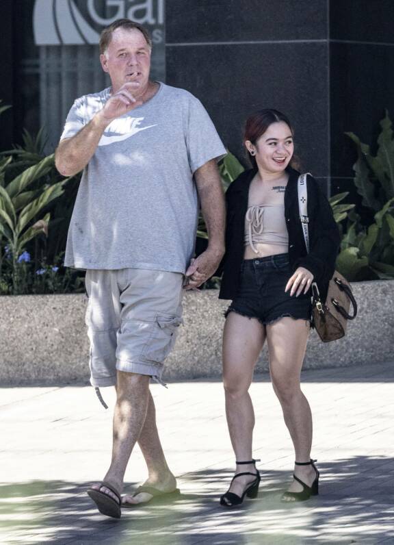 Nuorempi Thomas Markle muutti isänsä tukena Filippiineille.