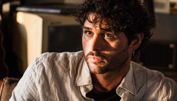 Näyttelijälahjojensa lisäksi myös Erasmon ulkonäkö hurmaa.