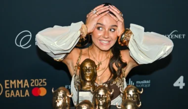 Laulaja Mirella valmistui ylioppilaaksi | Seiska