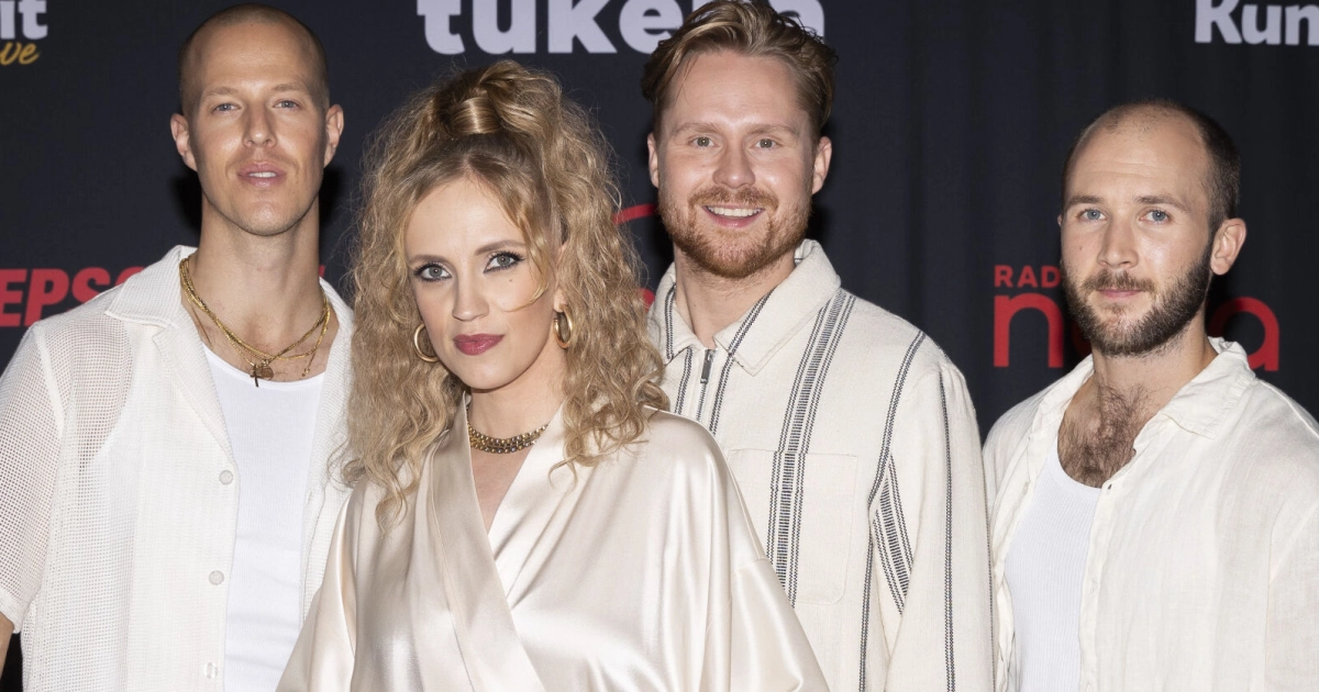 Elli Haloo ja Janne-rakas Presidentinlinnassa - Katso kuvat raskausvatsasta!