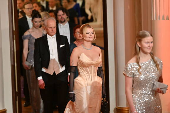 Erika Vikman osallistui Linnan juhliin keikkaa seuranneena päivänä.