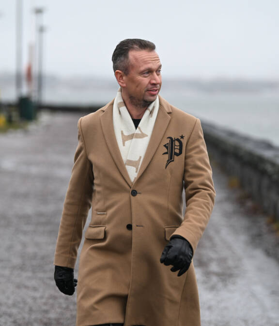 JP Kukkonen kertoo podcastissaaan, ettei halua tuoda nykyistä parisuhdettaan 'framille'.