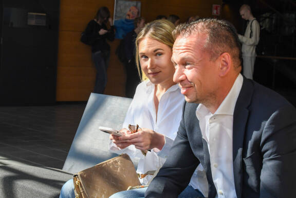 Seiskan lukijat tuskin ovat unohtaneet JP:n ja Netan suhdetta, jotta voi kuvailla sanalla sanoen värikkääksi.