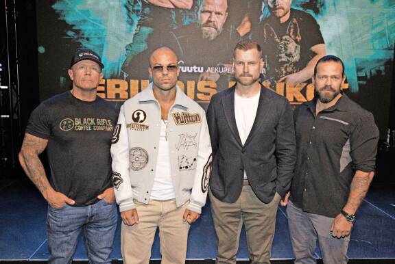 Erikousjoukot-koutsit ovat entisiä sotilaita myös tosielämässä.