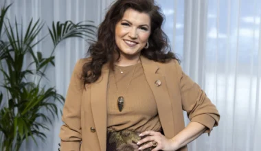 Laulaja Suvi Teräsniska laajentaa uraansa - aluevaltaus yllättää!