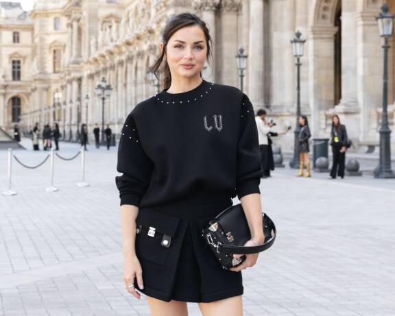 Ana on nähty muun muassa Bond-tyttön. Ikäeroon suhde Tomiin ei kaatunut, vaikka Ana onkin 26 vuotta eksäänsä nuorempi.