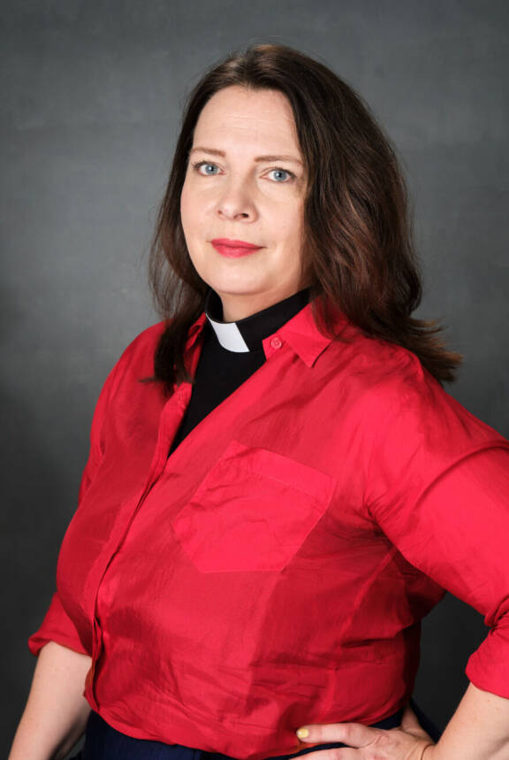 Munkkiniemen seurakunnan kirkkoherra Päivi Vähäkangas aloittaa virassaan Helsingin tuomiokirkkoseurakunnan kirkkoherrana ja Helsingin hiippakunnan tuomiorovastina keväällä 2026.