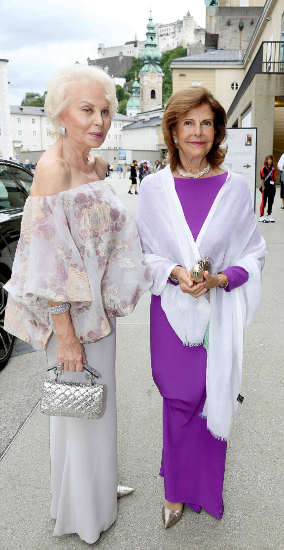 Eva ja Silvia kuvattiin toissa kesänä yhdessä Salzburgissa oopperaviikonloppuna. Molempien syntymäkotikieli on saksa.