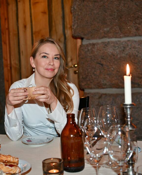 Ravintola Elsa toimii vanhassa Lapin navetassa.