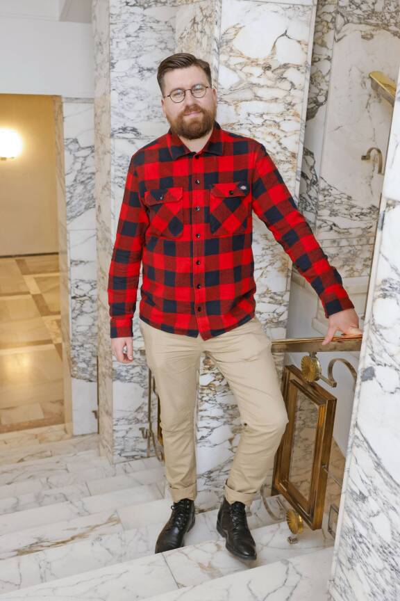 Ruutupaidat ovat Sebastianin vaatekaapin kulmakivi.