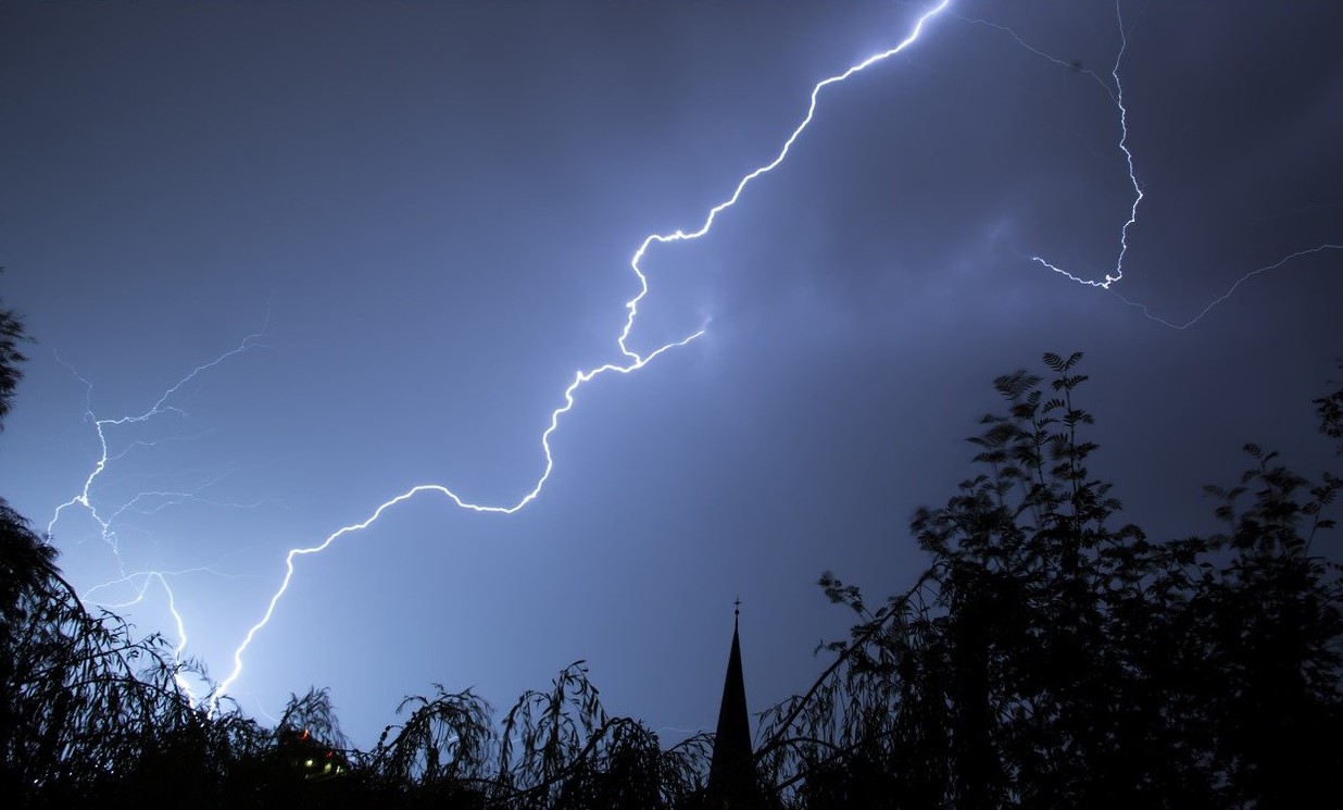 <p data-block-key="tj2bi">Valokaarivikasuoja Schneider Electric.</p>