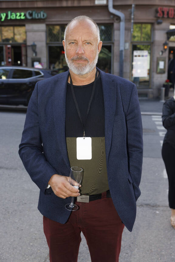 Kari Uoti väitteli oikeustieteen tohtoriksi vuonna 2004. Kuvassa herra poseeraa vuonna 2024.