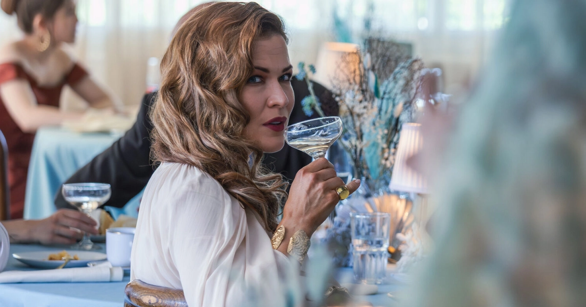 Jenni Vartiainen debytoi näyttelijänä romanttisessa elokuvassa Rakkautta ja virtahepoja