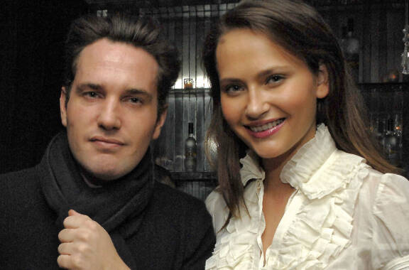 Tältä Chris näytti vuonna 2007 ollessaan kolmekymppinen. Kuvassa hänen kanssaan on hänen ex-tyttöystävänsä Maryam Abdullina.