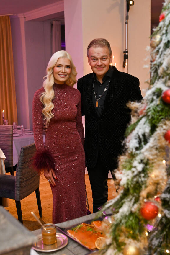 Westerlundit laskeutuvat Lontoosta joulunviettoon.