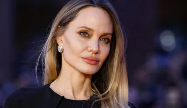 Angelina Jolie näyttää julkisesti rintojenpoistosta tulleet arvet