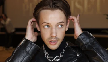 Nelosen Petolliset-sarjassa raivostuttanut Tuure Boelius vaihtaa jouluksi maisemaa