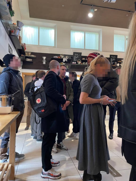 Missä Sonja? Aku Hirviniemi yllättävässä seurassa – salakuva!