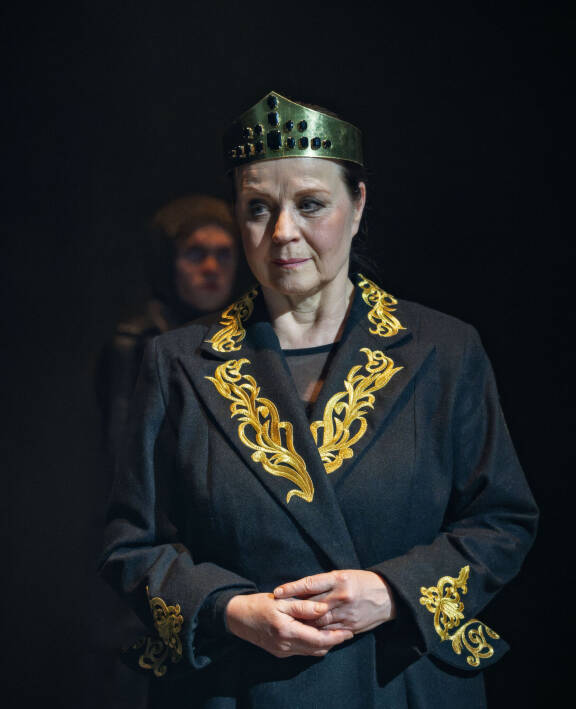 Riitta Turun Kaupunginteatterin näytelmässä Macbeth kevätkaudella 2025.