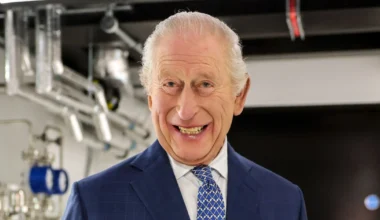 Kuningas Charlesin hurja lumiskootterikokemus Kanadassa – vauhdin huumaa ja arktisia seikkailuja