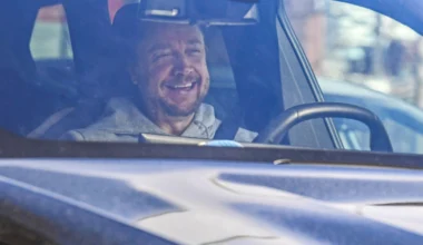 Laulaja Samu Haber ja kuvaaja Janita Autio ökyautoilivat Espanjassa