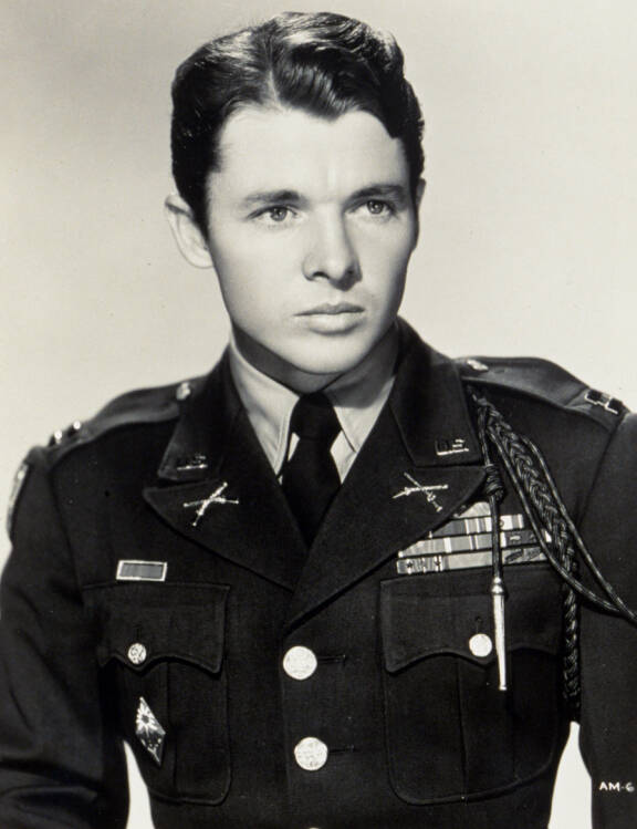 Audie liittyi armeijaan vuonna 1942. Hänet kotiutettiin kolme vuotta myöhemmin.