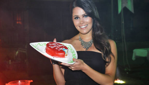 Sara 21-vuotissyntymäpäiväjuhlissaan Turkin Alanyassa vuonna 2012.