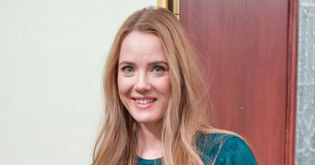 Salatut elämät -tähti Tuuli Mattila juhlistaa kihlajaisten vuosipäivää romanttisesti