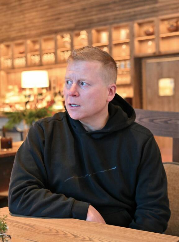 Syvissä vesissä uinut Lapin monimiljonääri avautuu tuntemuksistaan Seiskalle.