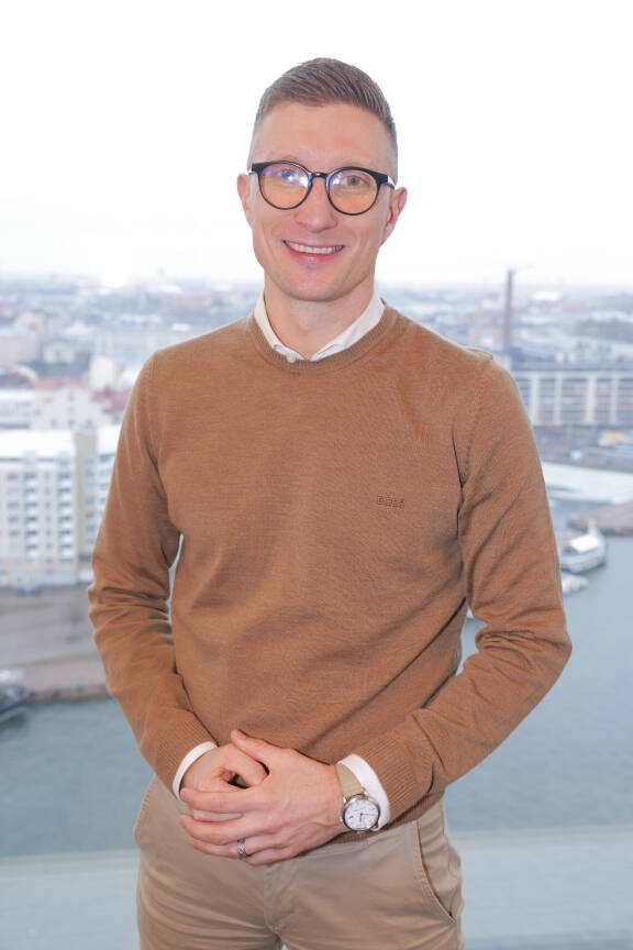 Aki ja hänen vaimonsa ovat hakeneet aiemminkin avioeroa.