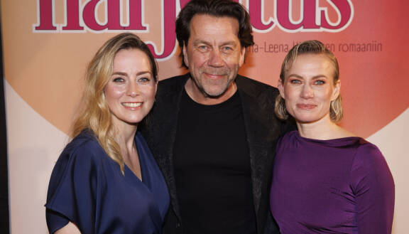 Kolme Kuustosta: Iina, Mikko ja Minka.