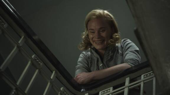 Maria näytteli Antti Reinin Vares-elokuvissa tämän naapuria.