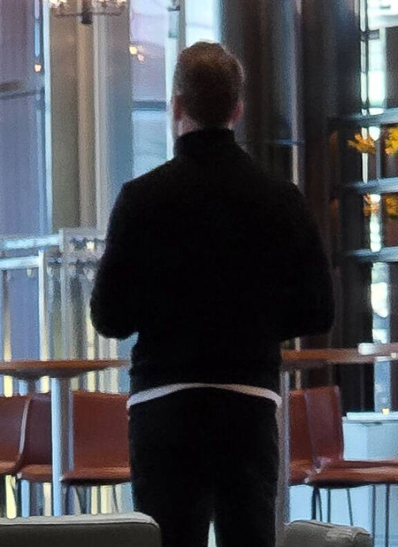 Markus puheli lukijan mukaan mahdollisesti bisnespuheluita, sillä hän oli kuulevinaan englantiakin.