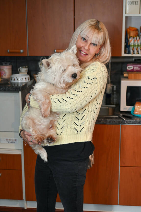 Seiska kävi tammikuussa vierailulla Pian luona Joutsenossa. Vastassa Pian lisäksi oli Diego-koira, jonka Pia ja Matti hankkivat aikanaan yhdessä.