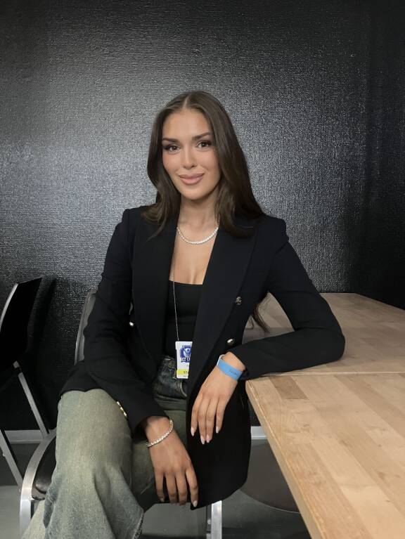 Sarah vaikutti vallan hyväntuuliselta onnistuneen Ice Cage -tapahtuman jälkeen.