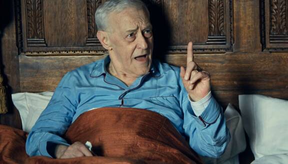 John Mahoney nähtiin vielä vuonna 2015 brittiläisessä dekkarisarjassa Foylen sota.