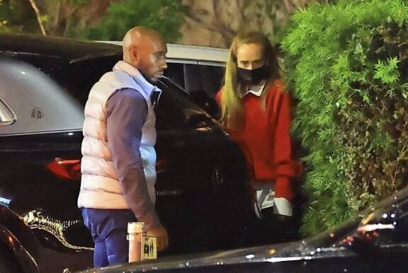 Adele ja Rich pakkasivat itsensä ja jälkikasvunsa autoon.