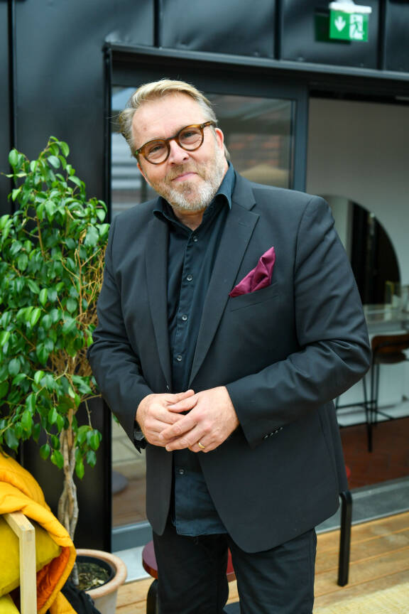 Joel Hallikainen rakensi itselleen hauta-arkun.