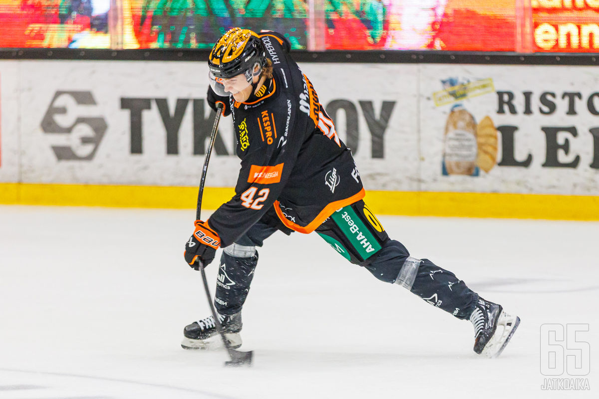 Jimi Suomi laukoi KooKoon avausmaalin.