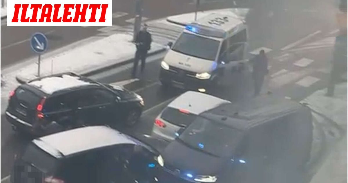 Raju poliisioperaatio Jyväskylässä – Ihminen revittiin ulos autosta