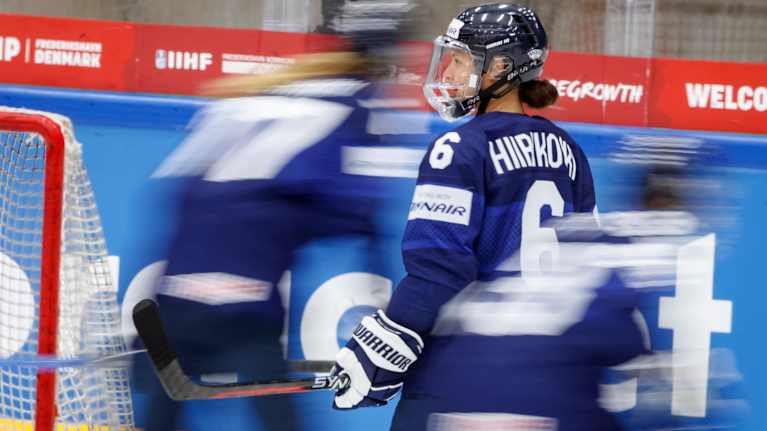 Jenni Hiirikosken ympärillä on riittänyt kuhinaa Tshekki-tappion jälkeen. 