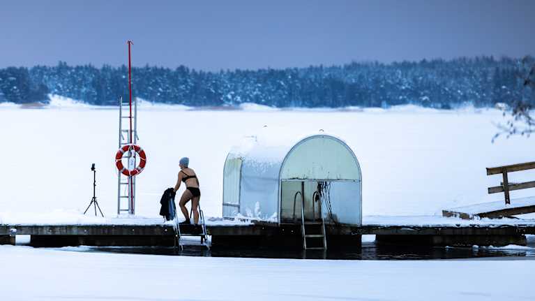 Henkilö menossa avantoon.