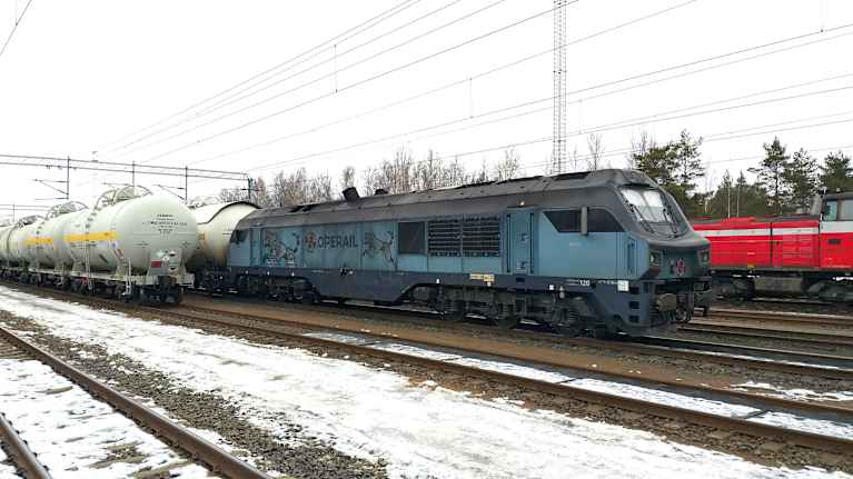 North Rail oy:n nikkelijuna Harjavallan asemalla.