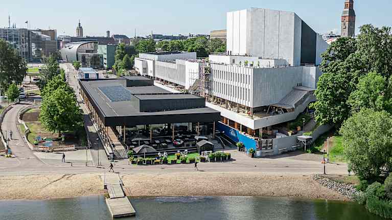 Kuvassa Pikku-Finlandia ja Finlandia-talo.