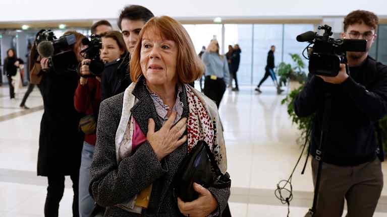 Gisèle Pelicotin takana on useita kuvaajia.