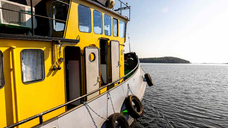 Hinaaja Roteva matkaa Saimaalla.