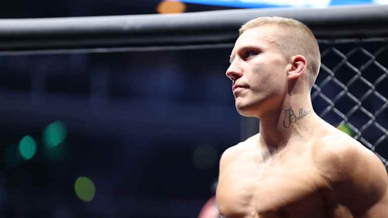 Theo Kolehmainen Ice Cage -tapahtuman häkissä.